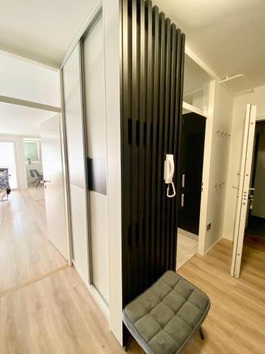 Black & White Hideaway - image 3