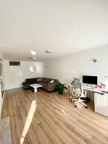 One-Bedroom Apartment image 10