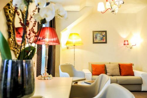 Myo Hotel Mysterius - image 2