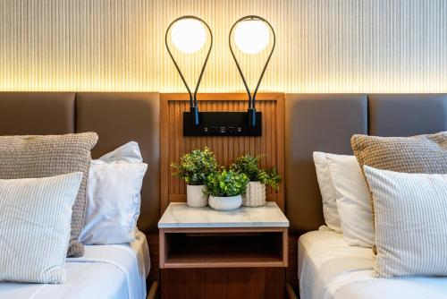 Deluxe Double Room with Extra Bed image 6