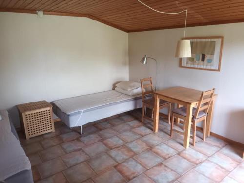 2 twin beds