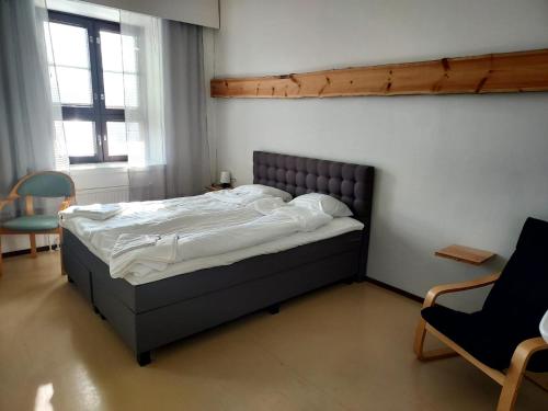 1 double bed, 2 twin beds