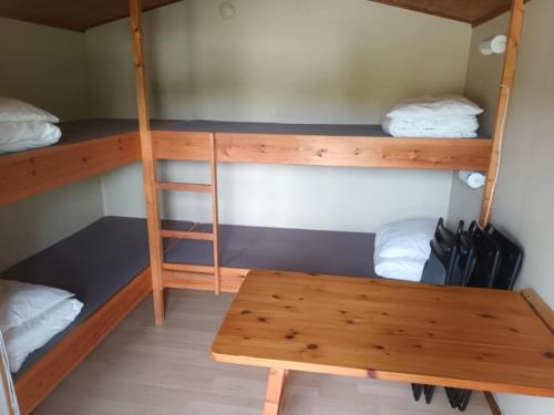 2 bunk beds