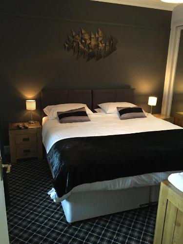 2 bedrooms, 4 beds