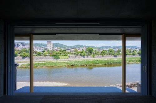 Double Room with Park View image 3