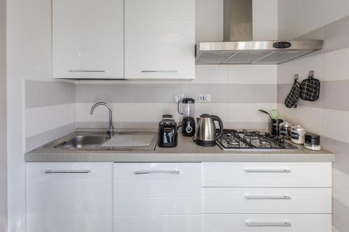 Style134 Apartment 50 meters from Metro A Lucio Sestio Station, Рим (фото 8)