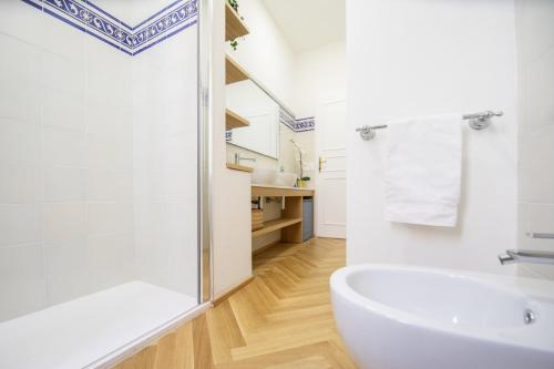 Apartment with City View image 9