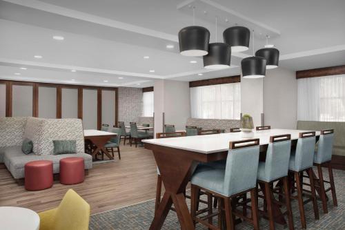 Hampton Inn Dandridge - image 14