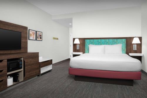 1 king bed, 1 sofa bed