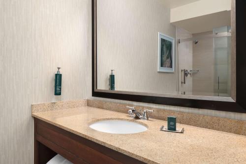 DoubleTree by Hilton Hotel Columbia - image 7