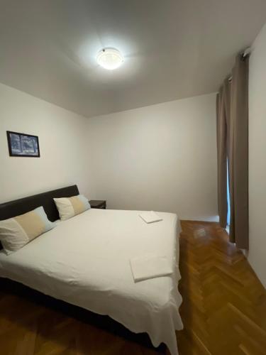 Soba sa zajednickim kupatilom in Becici