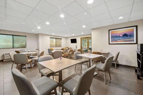 Comfort Inn Fort Myers Northeast - image 2