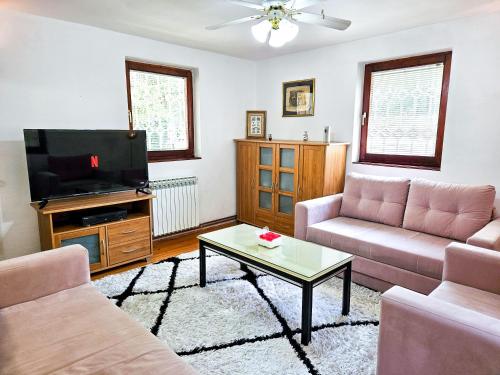 Sarajevo Pine Hideaway - Free Private Parking Sarajevo Pine Hideaway - Free Private Parking