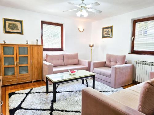 Sarajevo Pine Hideaway - Free Private Parking Sarajevo Pine Hideaway - Free Private Parking