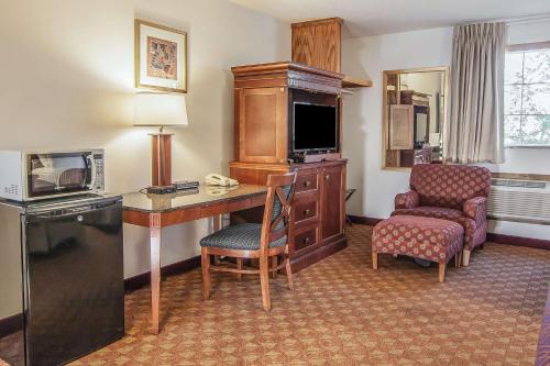 Econo Lodge Inn & Suites Madras Chateau Inn - image 8