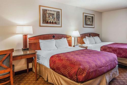 Econo Lodge Inn & Suites Madras Chateau Inn - image 14