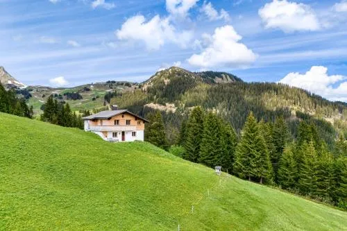 Haus Haemmerle mit Ski in - Ski out in Damüls, Österreich