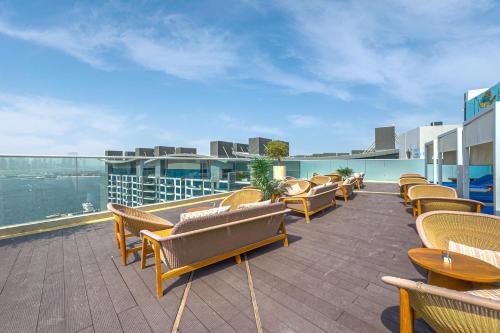 Sea view I Beach access I Pool with bar - image 11