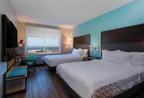 2 queen beds