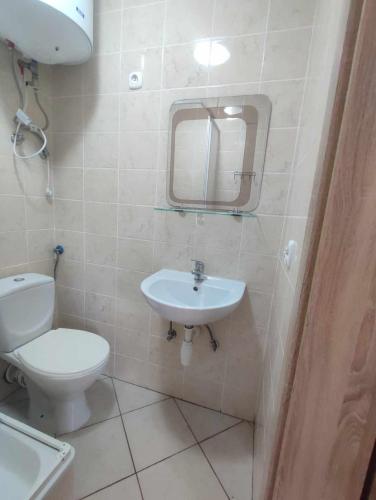 1 double bed, 2 twin beds