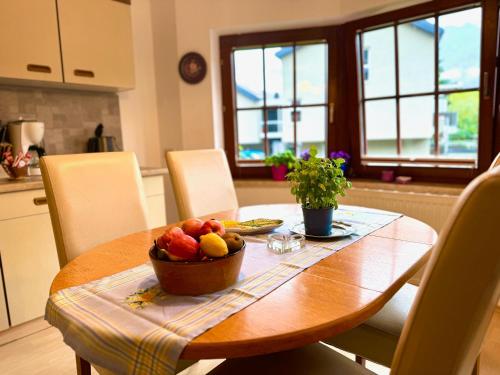 2 bedrooms, 3 beds