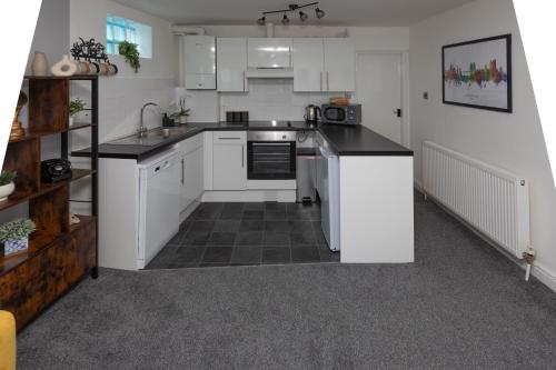 Lighthouse View - Amazing sea and beach view - Free Sky TV including Sports and Movies - Fast WIFI - Free Private Parking, Scarborough (Foto 8)