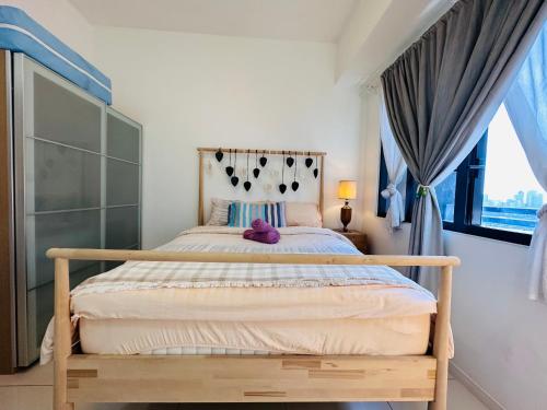 Charming Rustic Retreat with Cozy Interior and Sky Pool View Charming Rustic Retreat with Cozy Interior and Sky Pool View