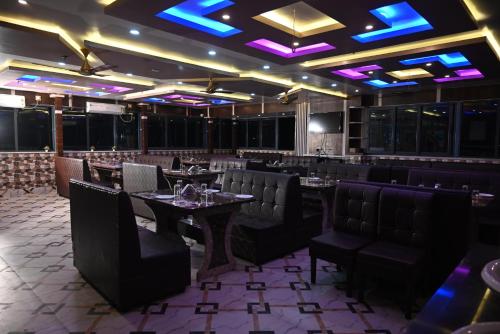Restaurant, Hotel Tulusi Inn in Bolpur