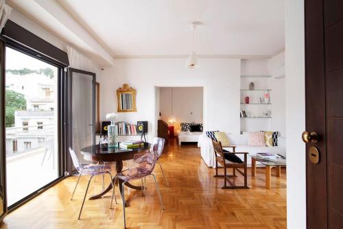 Renovated Penthouse with Stunning Views, Athènes