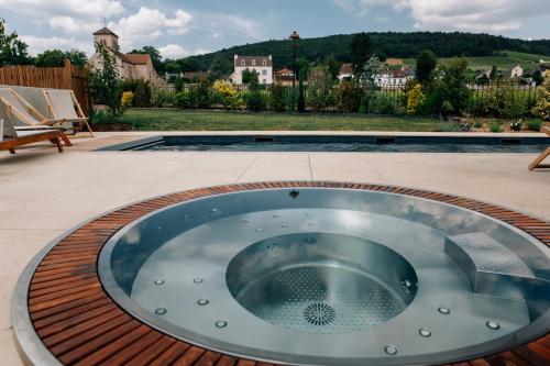 Джакузі, Hôtel-Spa Ô Rouge - Gevrey-Chambertin - Teritoria (Hotel-Spa O Rouge - Gevrey-Chambertin - Teritoria) in Жеврі-Шамбертон