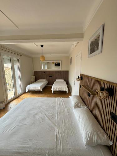 Hostal Restaurant Casa Comaulis in La Vajol