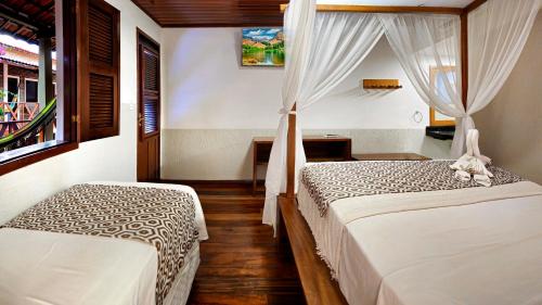 1 double bed, 1 twin bed