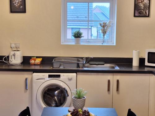 Two Bedroom Semi-detached Modern House in Birmingham in Smethwick
