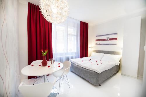 Honeymoon Ruterra studio, Praha