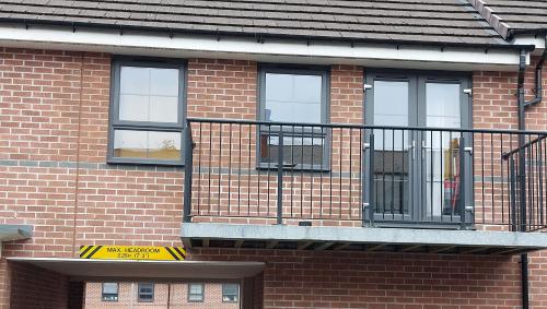 Erkély/terasz, Two Bedroom Semi-detached Modern House in Birmingham in Smethwick