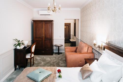 Superior Double Room with Park View image 8