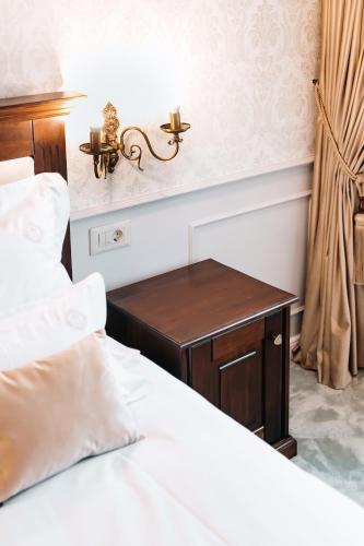 Superior Double Room with Park View image 4