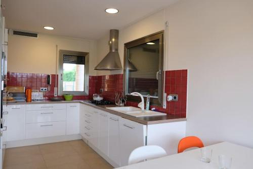 Garden Villa near Girona and Costa Brava for Cyclists and Families in Bordils