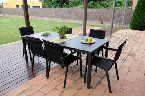 Garden Villa near Girona and Costa Brava for Cyclists and Families in Bordils
