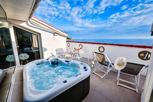 Grand Hotel des Sablettes Plage, Curio Collection by Hilton in ลา แซย์น-ซูร์-แมร์