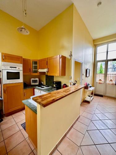 Cottage dans ancienne école de 1850 - 2 à 4 personnes (Cottage dans ancienne ecole de 1850 - 2 a 4 personnes) in ميسيلاك