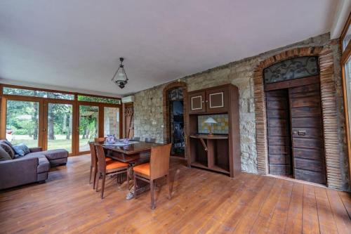 Piccolo Ulivo Ranch villa with panoramic pool