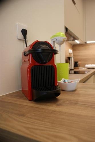 Thelea Mani Thelea Mani