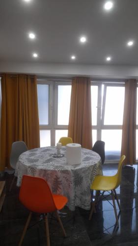 2 bedrooms, 4 beds