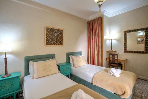 2 twin beds
