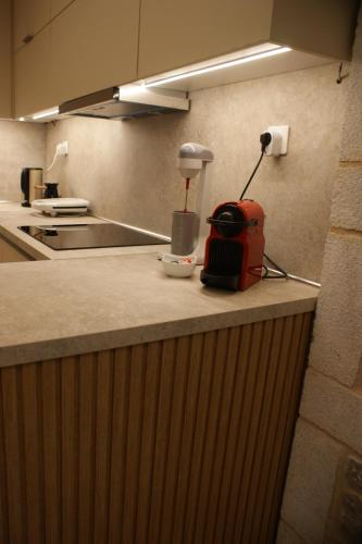 Thelea Mani Thelea Mani