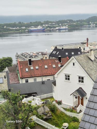 APARTAMENT - Duże mieszkanie w centrum Ålesund, Ålesund (foto 4)