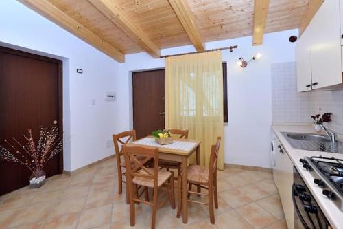 Altan/terrasse, Casa Vacanze Dalisa Ulivo B con Parcheggio in Tramonti