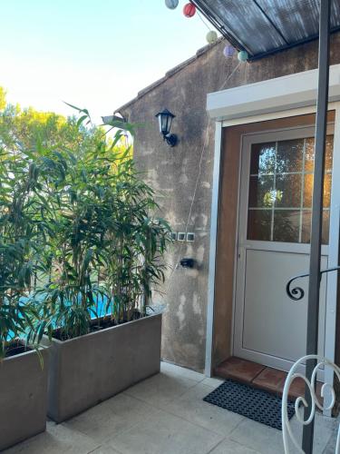 Logement indépendant Au Bonheur cuisine piscine clim proche centre village #dentelles Montmirrail (Chambre independante avec cuisine piscine clim au bonheur proche centre village #dentelles Montmirra) in Beaumes De Venise