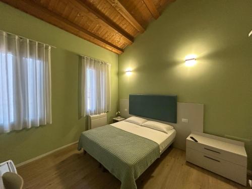 1 queen bed